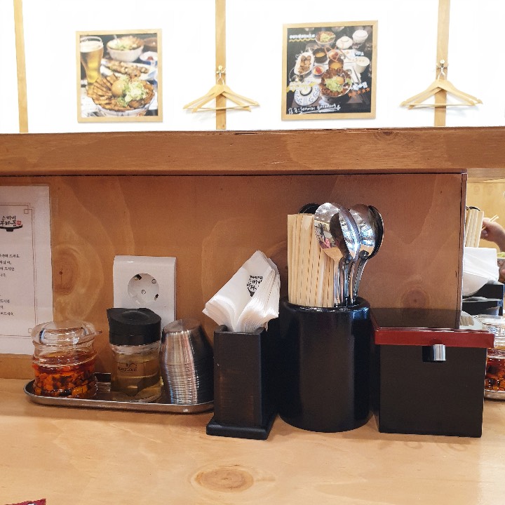 스미비부타동-기본-세팅-수저젓가락-라유가-있다