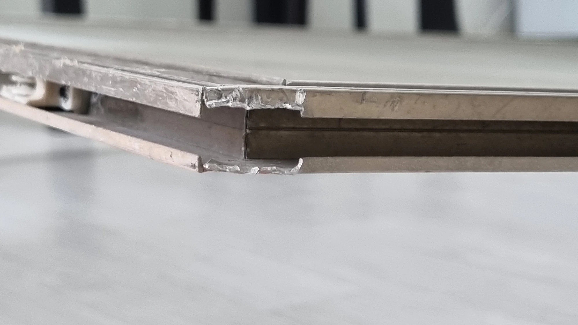 알루미늄 방충망 롤러 빼는 방법