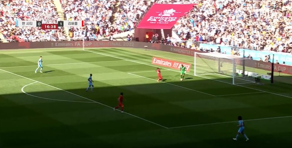 전방 압박하는 사디오 마네의 모습