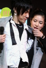 충격 !! 가수 휘성 향년 43년세로 자택서 숨진채발견