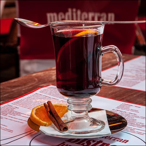 레드 와인을 넣어 만든 뱅쇼