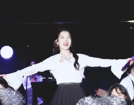 아이유 파격 도발 섹시 하트