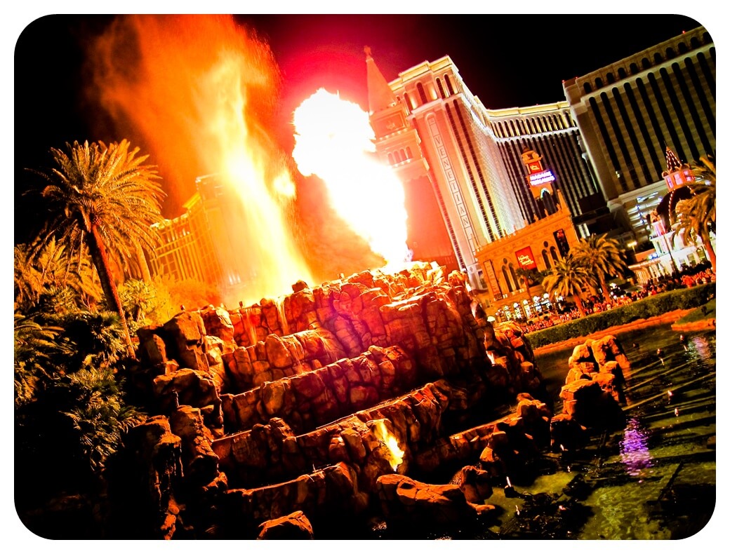 라스베가스-미라지-호텔-화산-야경