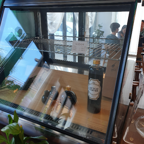 임종호 커피 파주점 (feat. 파주 모드니 본점)_임종호 커피 파주점_더치 커피 판매공간