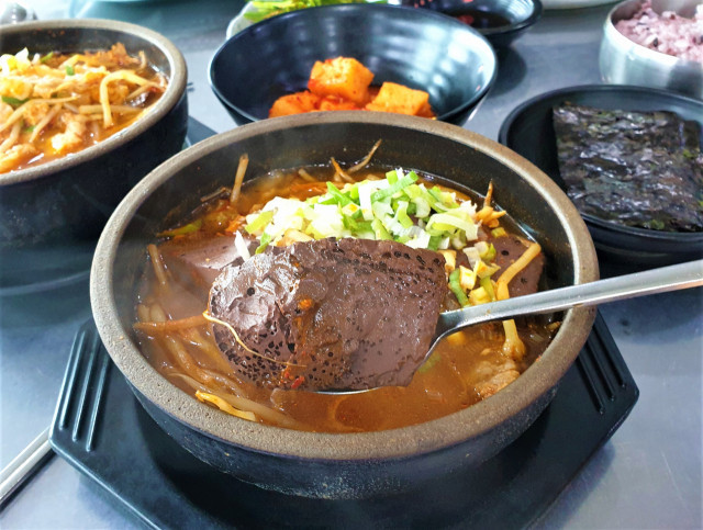 생방송오늘저녁 진주 중앙유등시장 식객 허영만 백반기행 출연 아침식사 가능 국밥집 우두머리국밥, 선지국밥, 장어국밥 맛집 추천