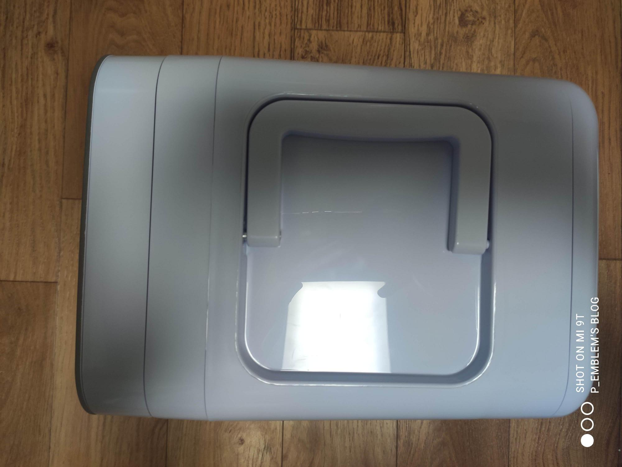 상단 손잡이 부분