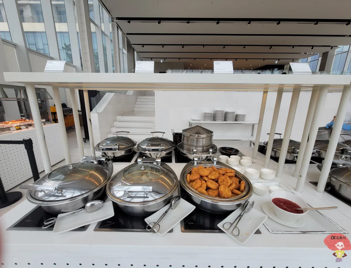 인천-중구-영종도-네스트호텔-레스토랑-플라츠-조식-스팀야채-화이트-소시지-해쉬-브라운-케첩