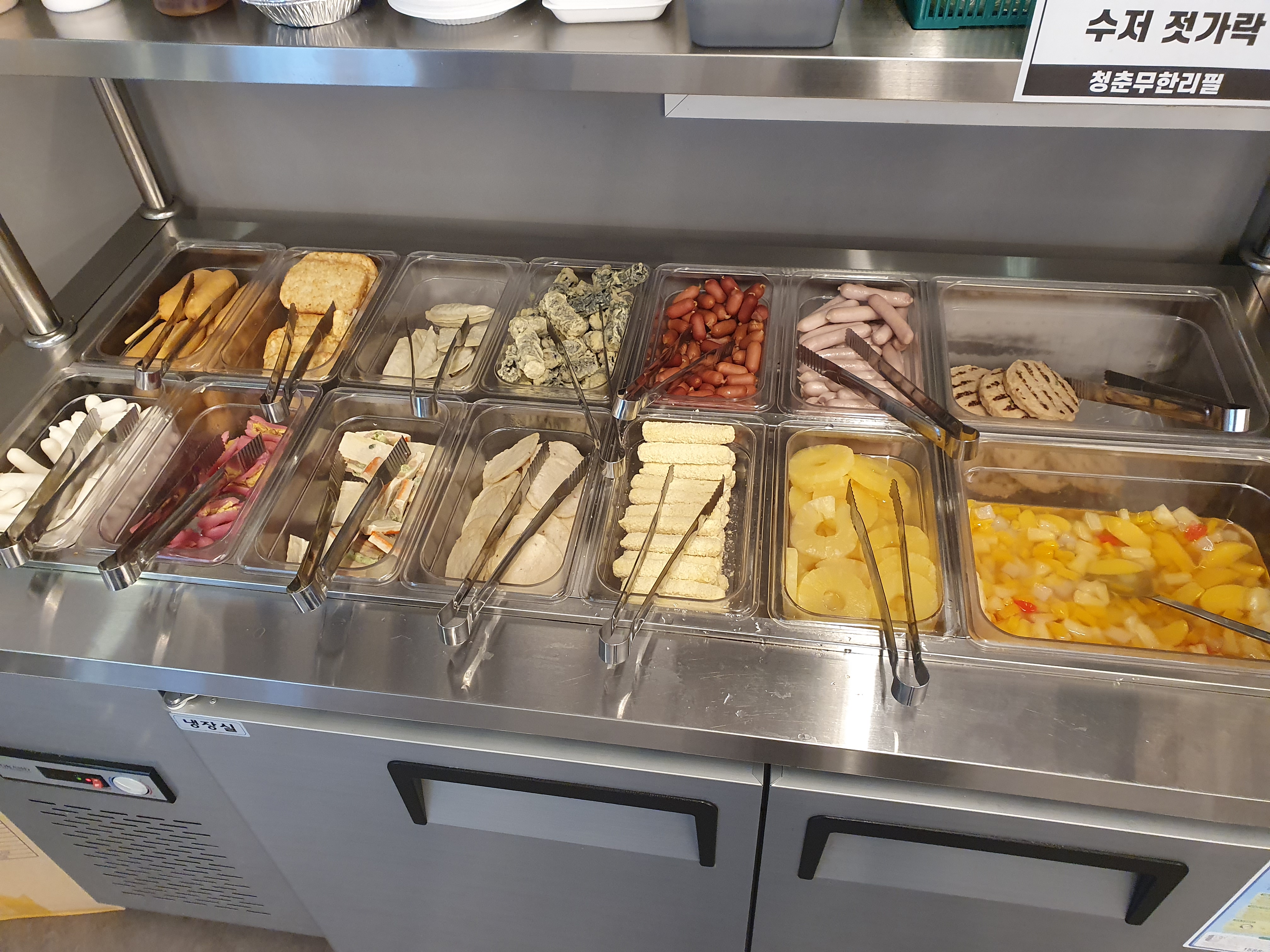 관저동 청춘 무한리필 조개구이 샐러드바2 떡등 추가로 궈먹을수 있는 사이드 메뉴가 많이 있습니다.