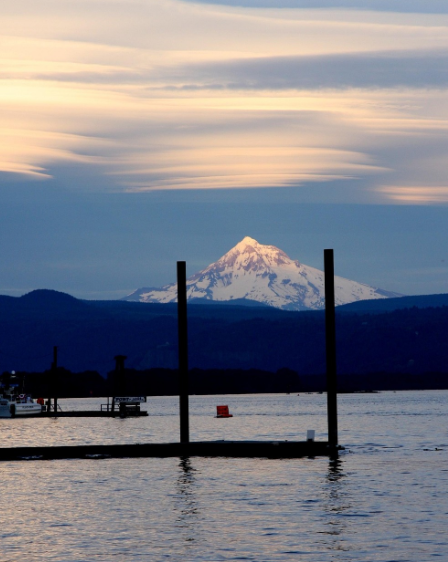 후드산의 아름다운 전경과 호수 사진
