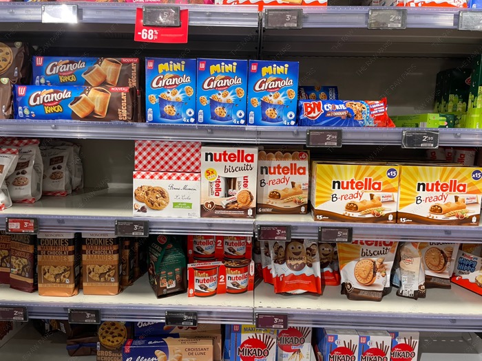 Paris Nutella biscuits 프랑스 마트 누텔라 과자 및 다양한 스낵 진열