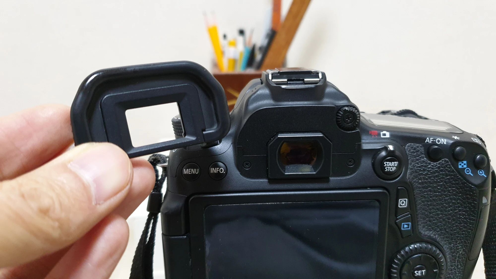 뷰파인더 커버 렌즈