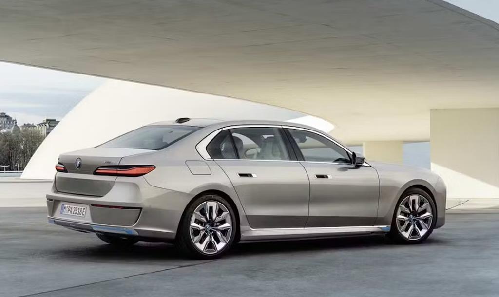 2025 BMW i7 가격 제원 디자인 출시일 최신