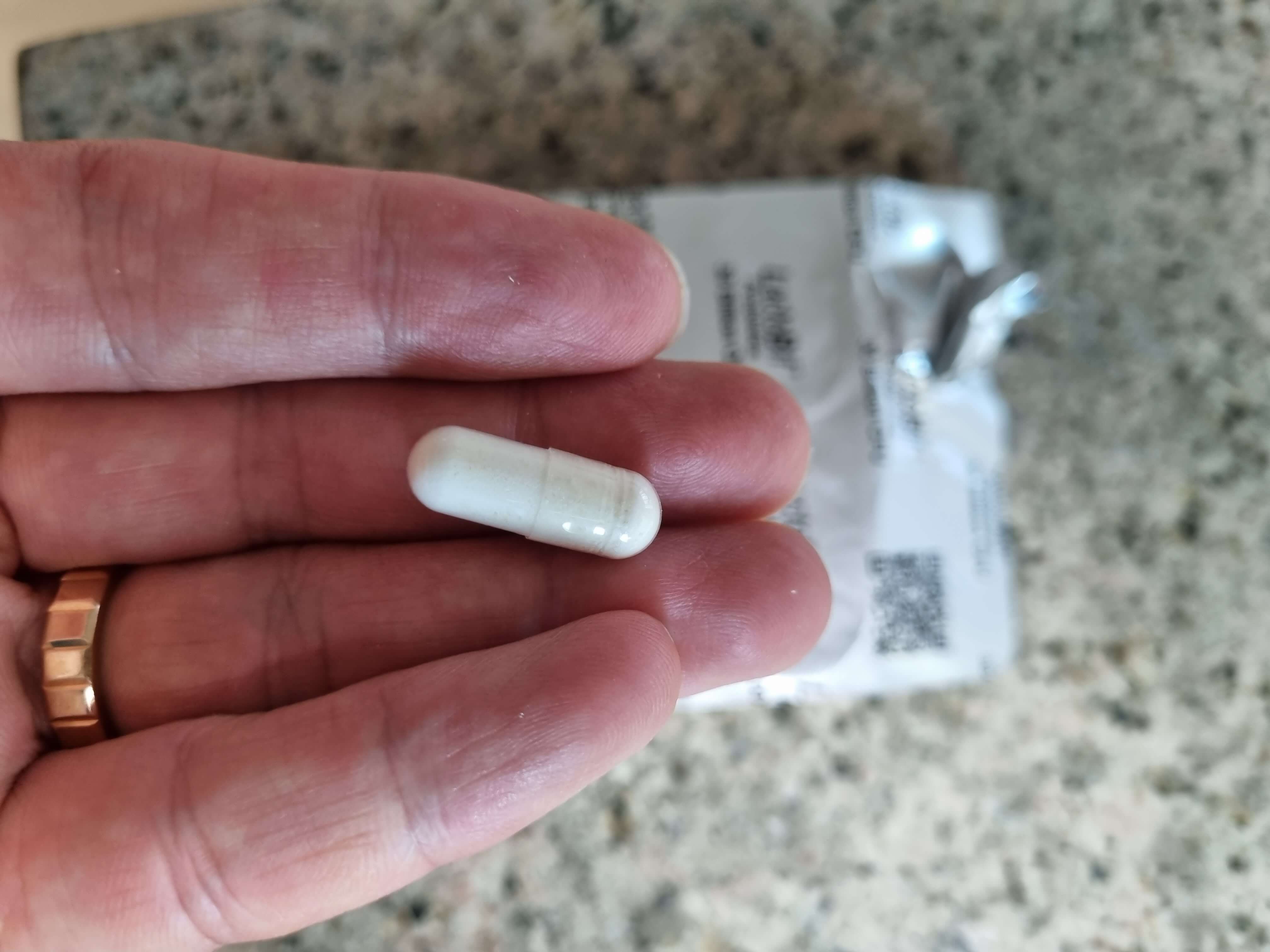 300억 유산균 실제 크기