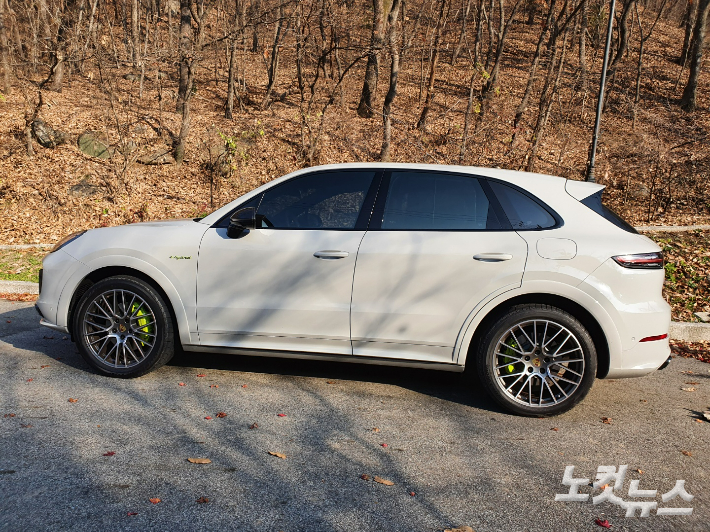 포르쉐 카이엔 플레티넘 에디션