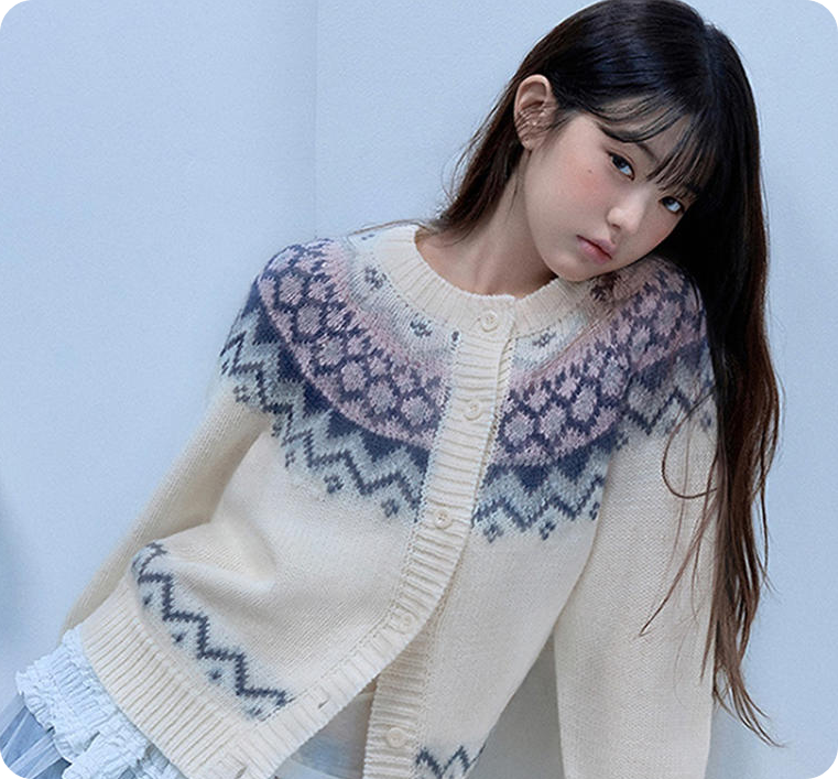 장원영의 겨울 화보, 눈송이 미모를 담다 [사진 로라로라 제공]