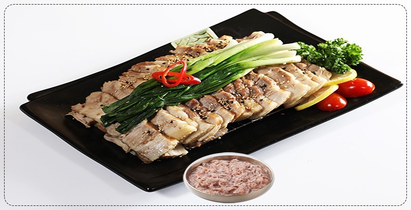 돼지고기 보쌈과 부추, 새우젓 이미지