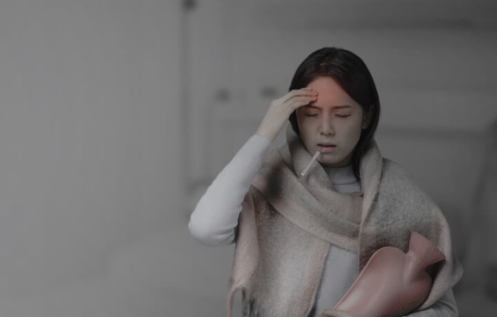열이-나서-아픈-여성