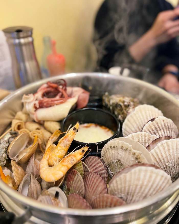 백반기행 지수원 편 4단 조개구이 무한리필 치즈 가리비 전복 숯불 구이 오이도 맛집 소개