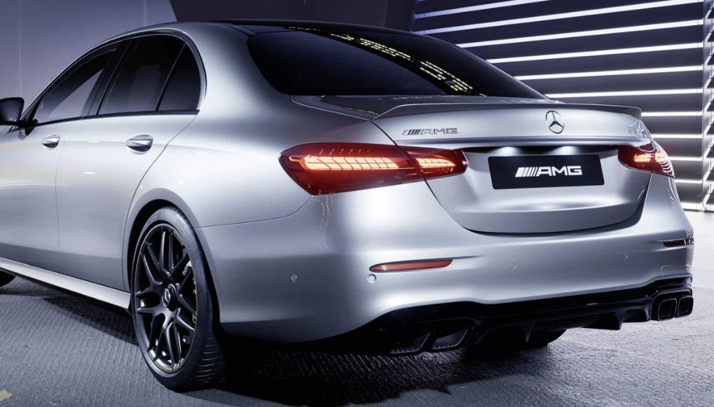 amg-e63-4matic+후면
