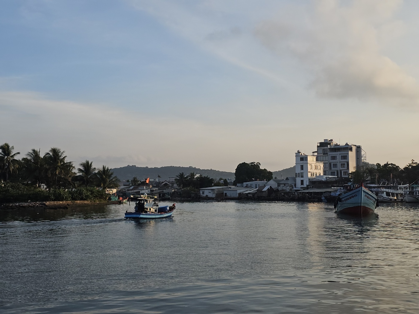 [25.3월] 푸꾸옥 #4&amp;#124;씨쉘 호텔 근처 아침 산책-딘까우 사원(Dinh Cau Temple)