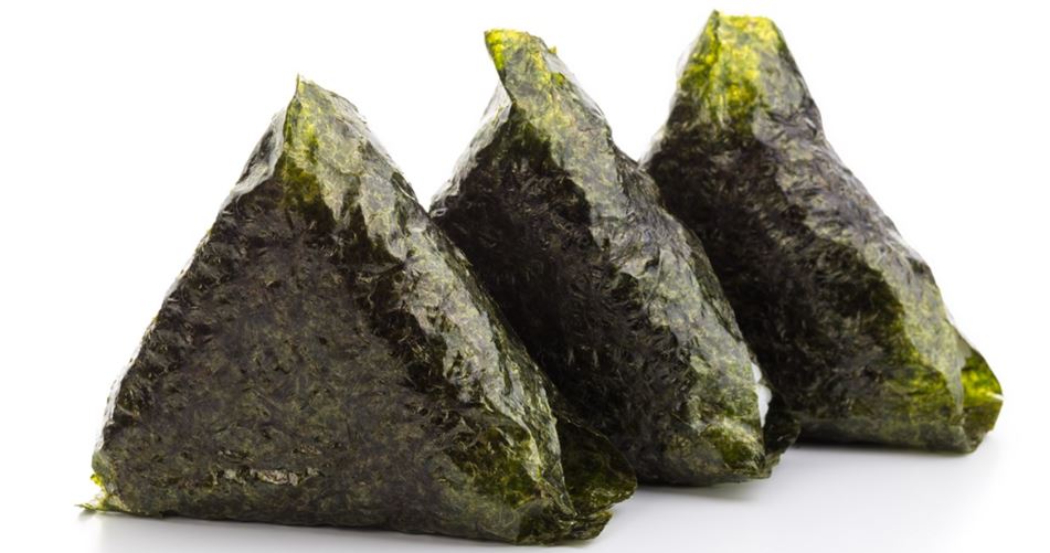 편의점 간식 관련 사진 (삼각김밥 사진)