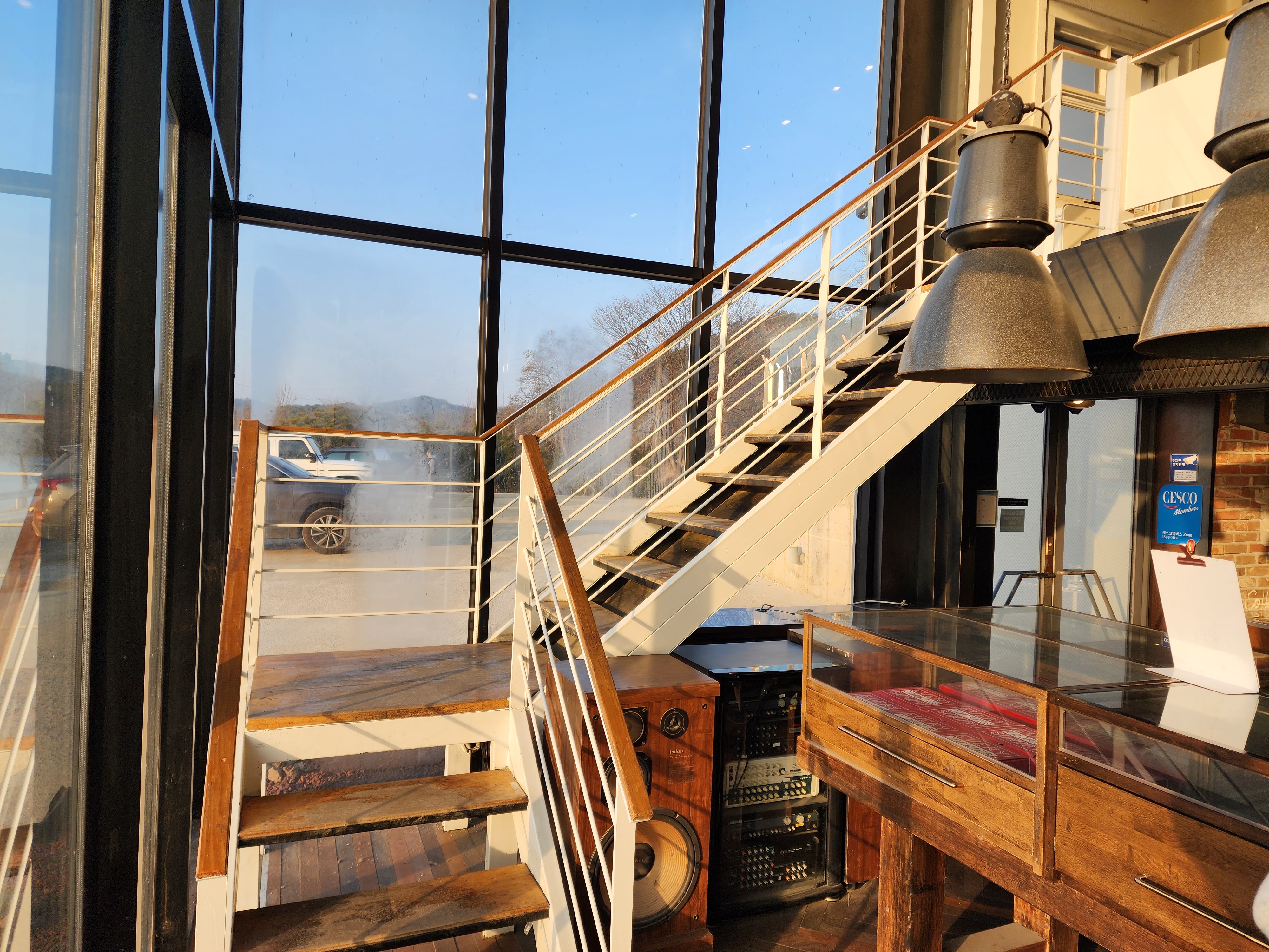 2층으로 가는 계단