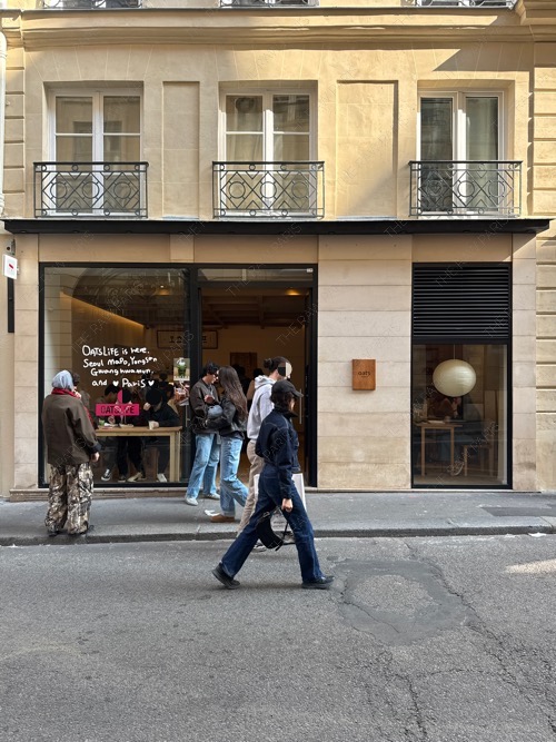 파리 오페라에 위치한 오츠 카페 외관