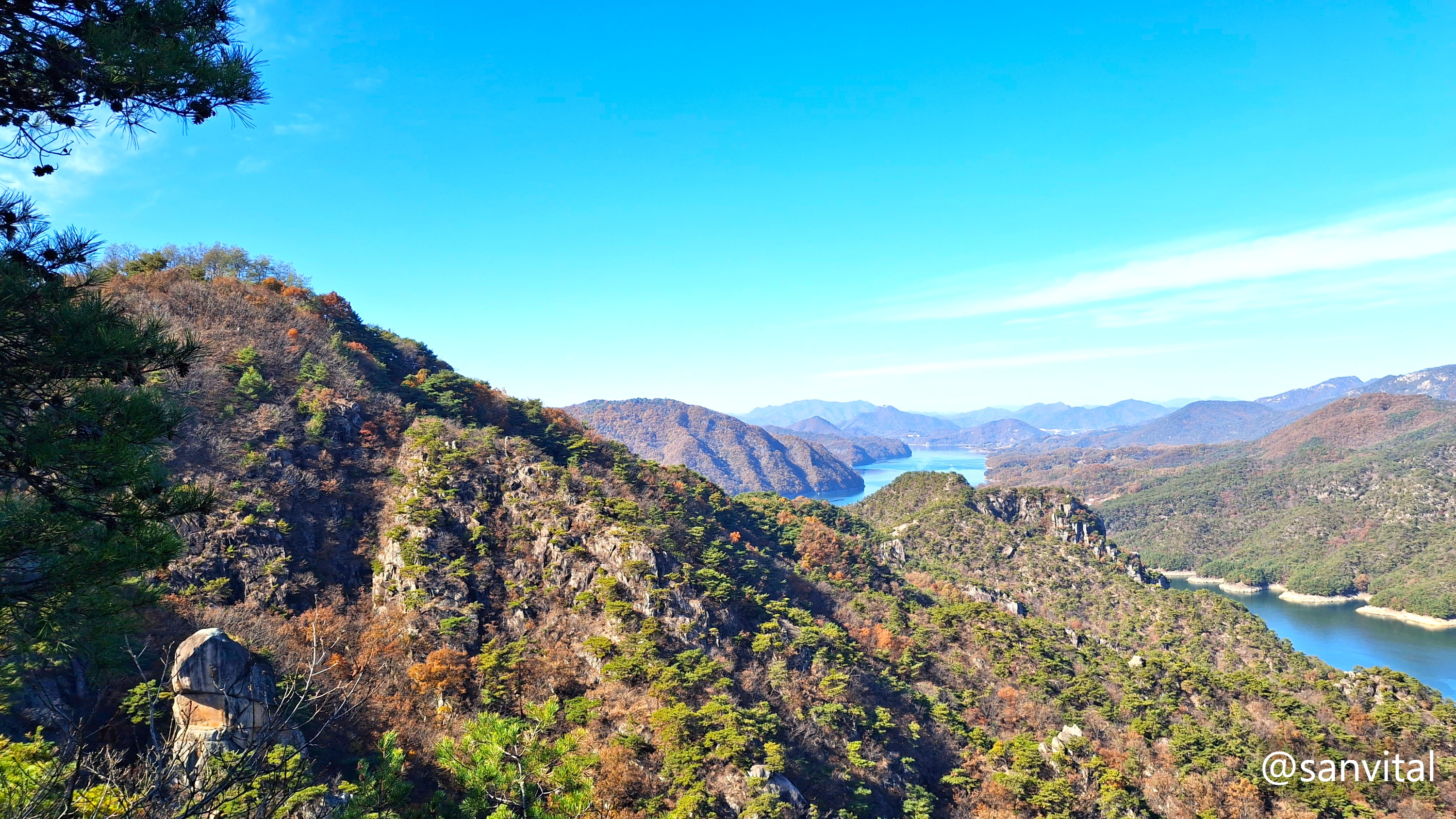 구담봉에서 담은 옥순봉 옥순대교 조망