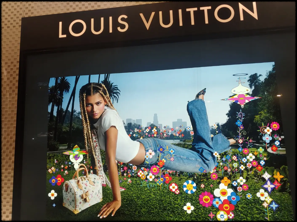 영등포-타임스퀘어-근처-루이비똥-매장-외관-포스터