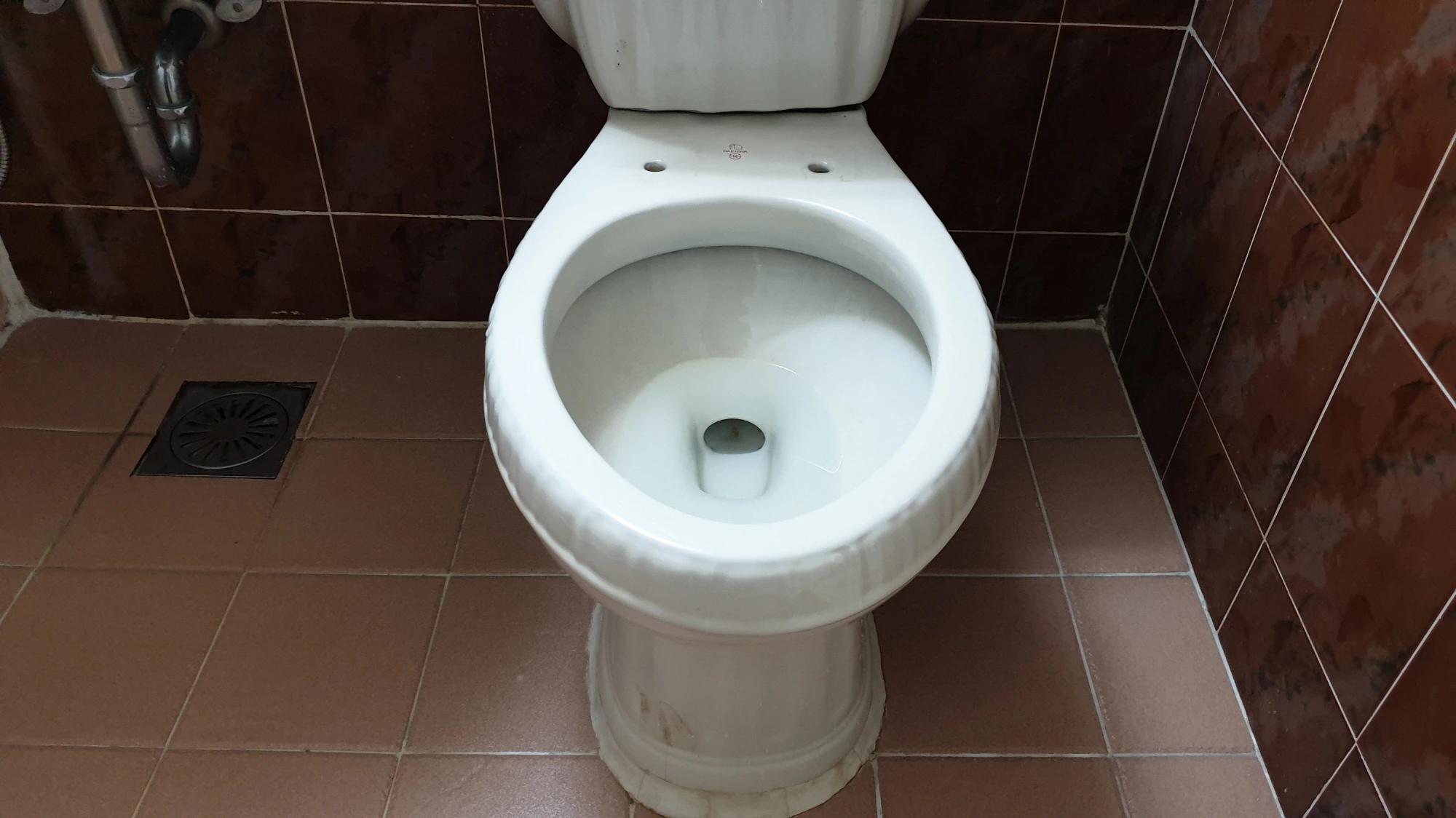 변기 커버 뗀 모습