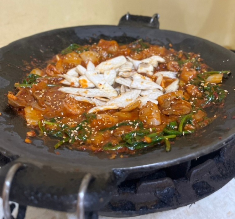 생방송투데이 부산 소곱창전골 맛집 위치 및 정보(외국인의 밥상 소곱창전골 한 상)