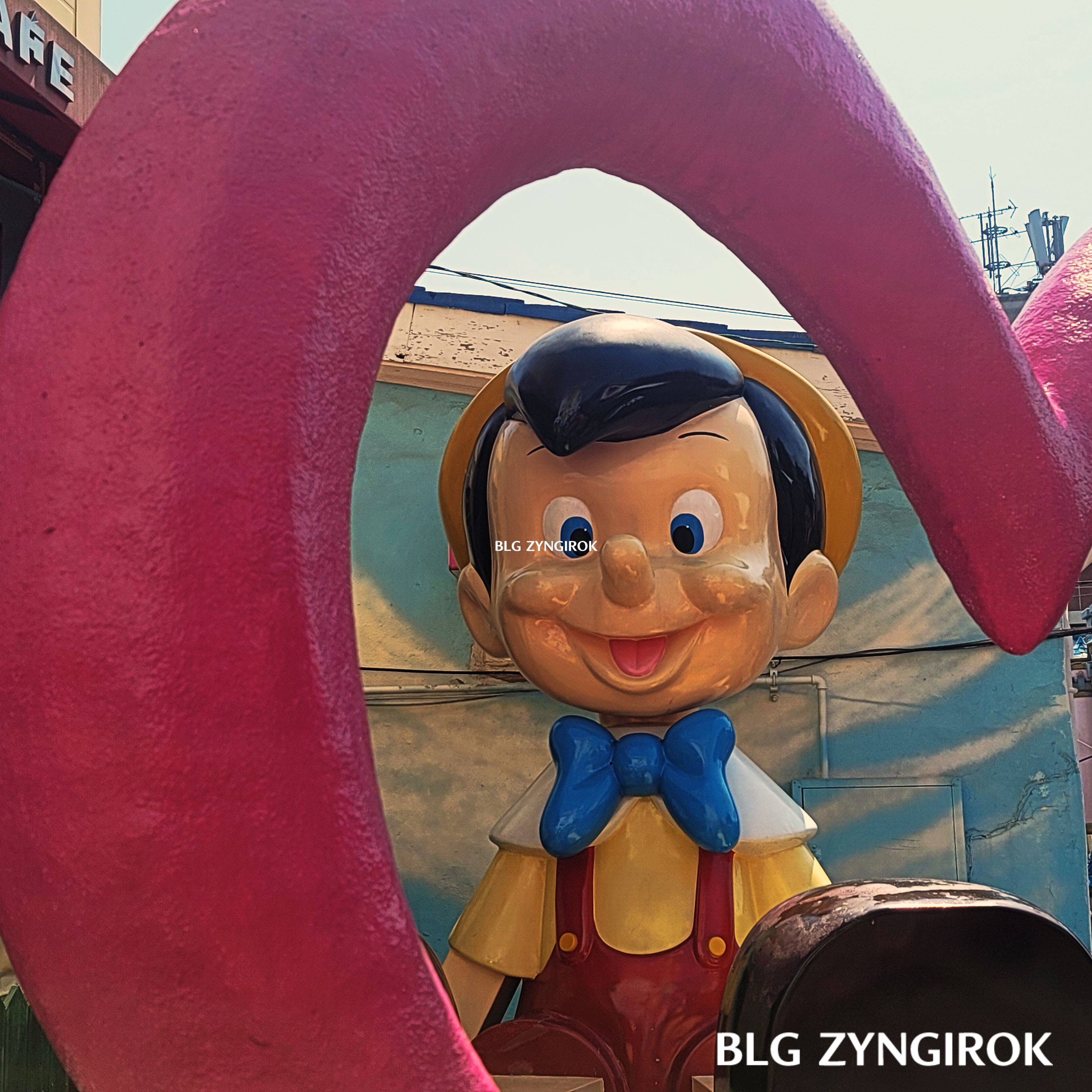 송월동 동화마을 피노키오 대형 조형물이다.