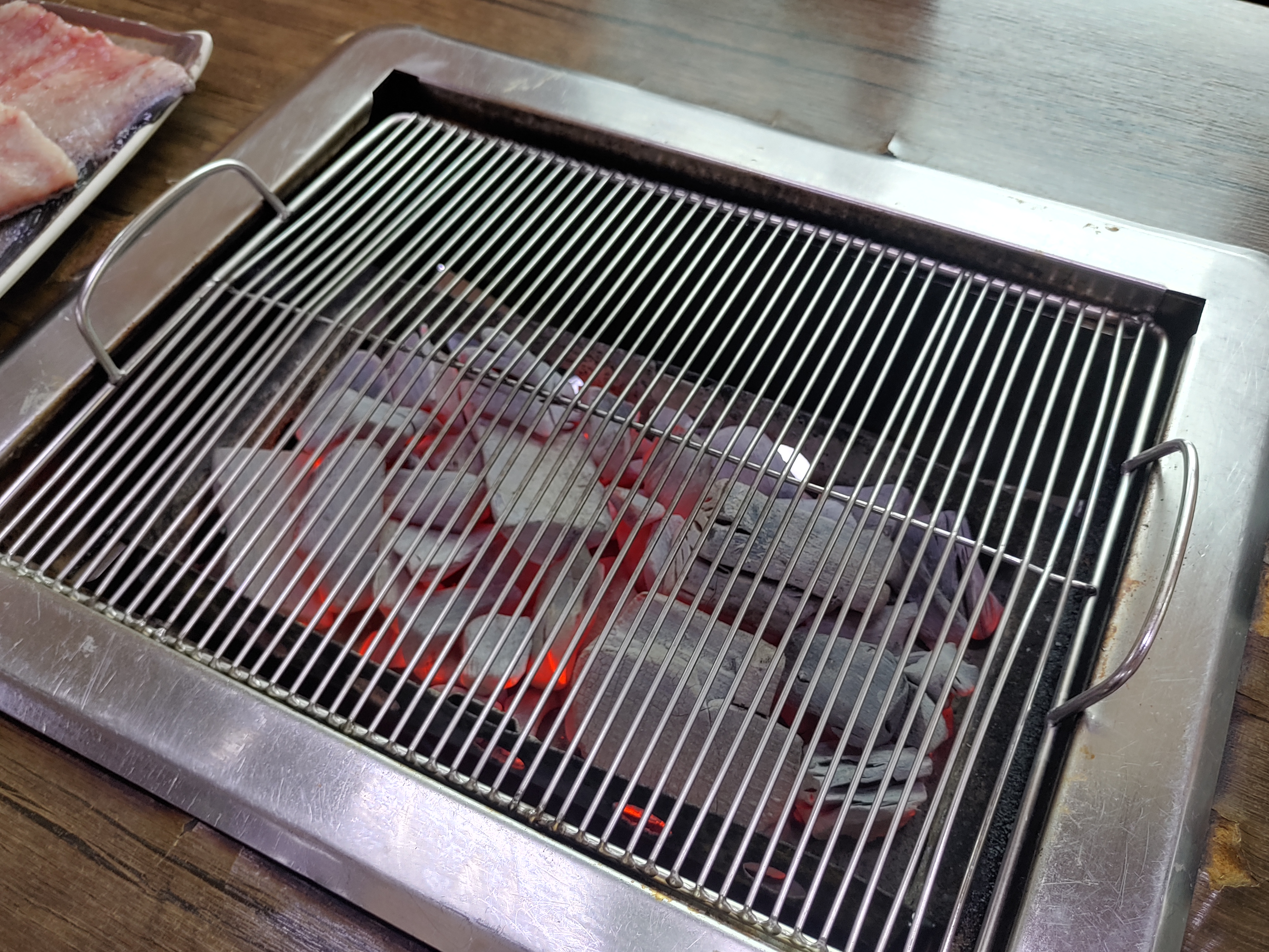 만미가의 숯불 장어구이는 숯불구이