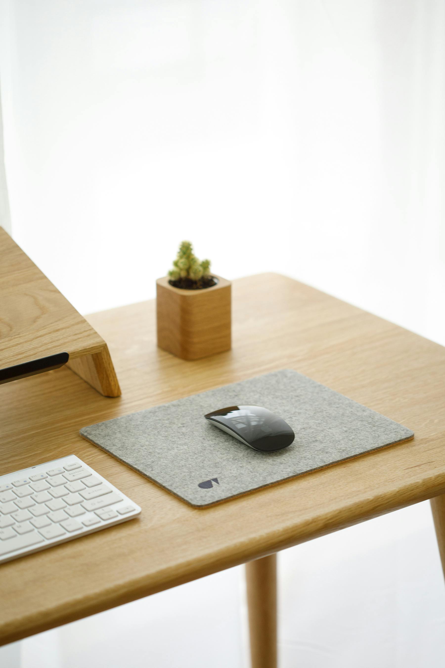 맥 미니를 사용해서 깔끔해진 데스크사용이 가능해집니다.