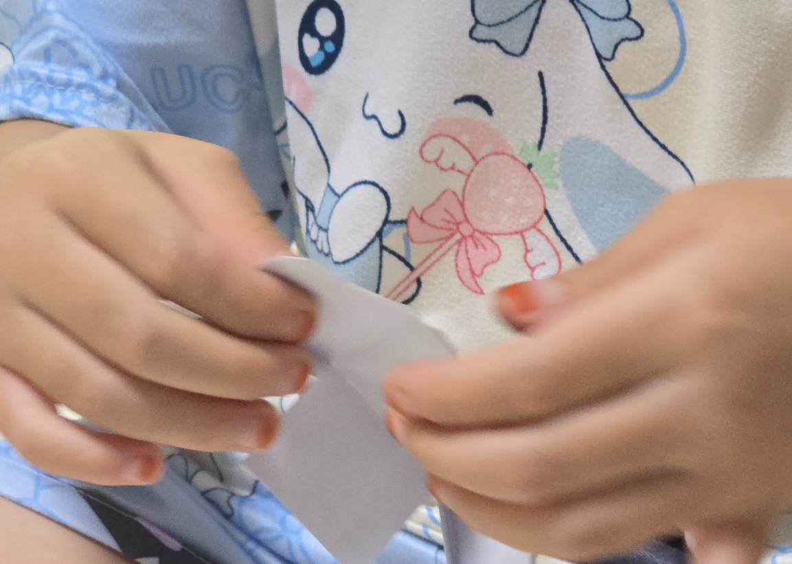 만들기 하는 손 사진