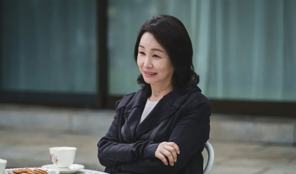 법쩐 윤혜린 (김미숙)