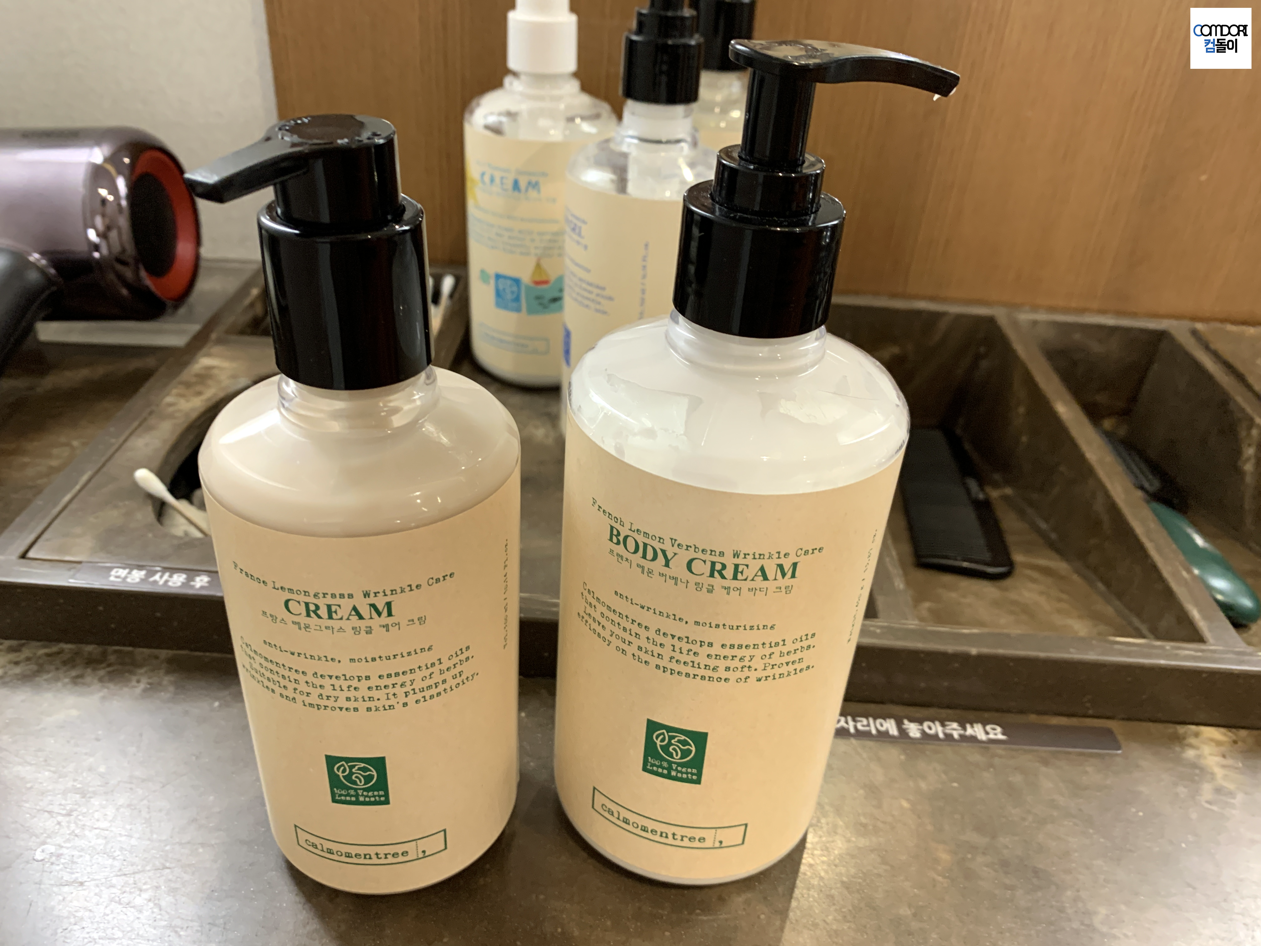 캄모멘트리 캄모멘트리 프랑스 레몬그라스 링클 케어 크림 300ML - 46,560원
캄모멘트리 레몬버베나 고보습 링클케어 바디크림 450g - 45,000원