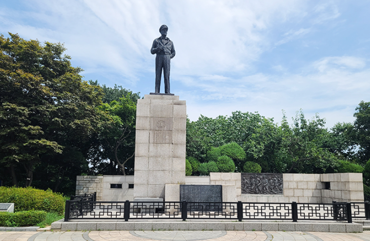 맥아더장군동상