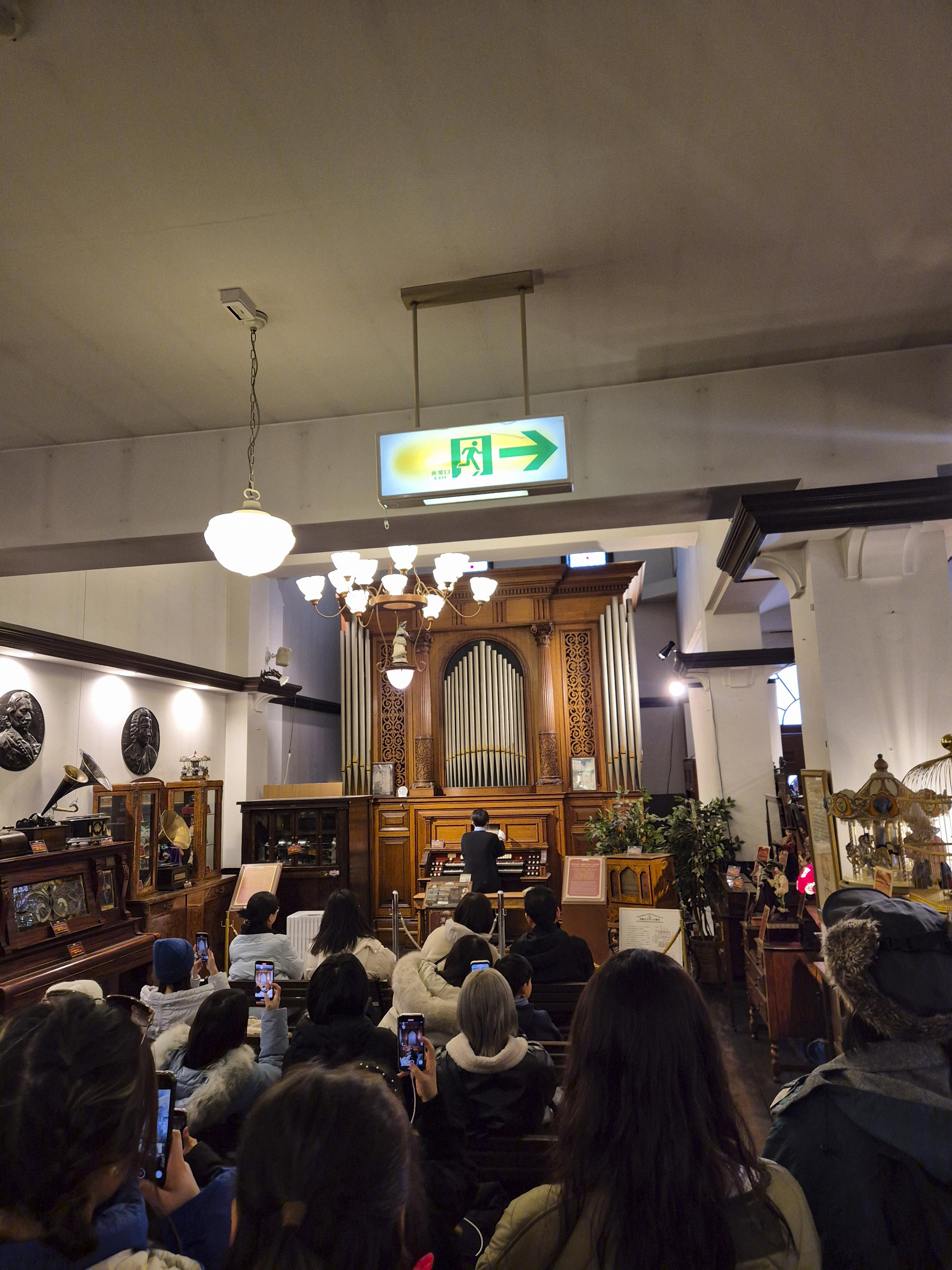 오타루 오르골당 파이프오르간. 연주는 오르골이 한다