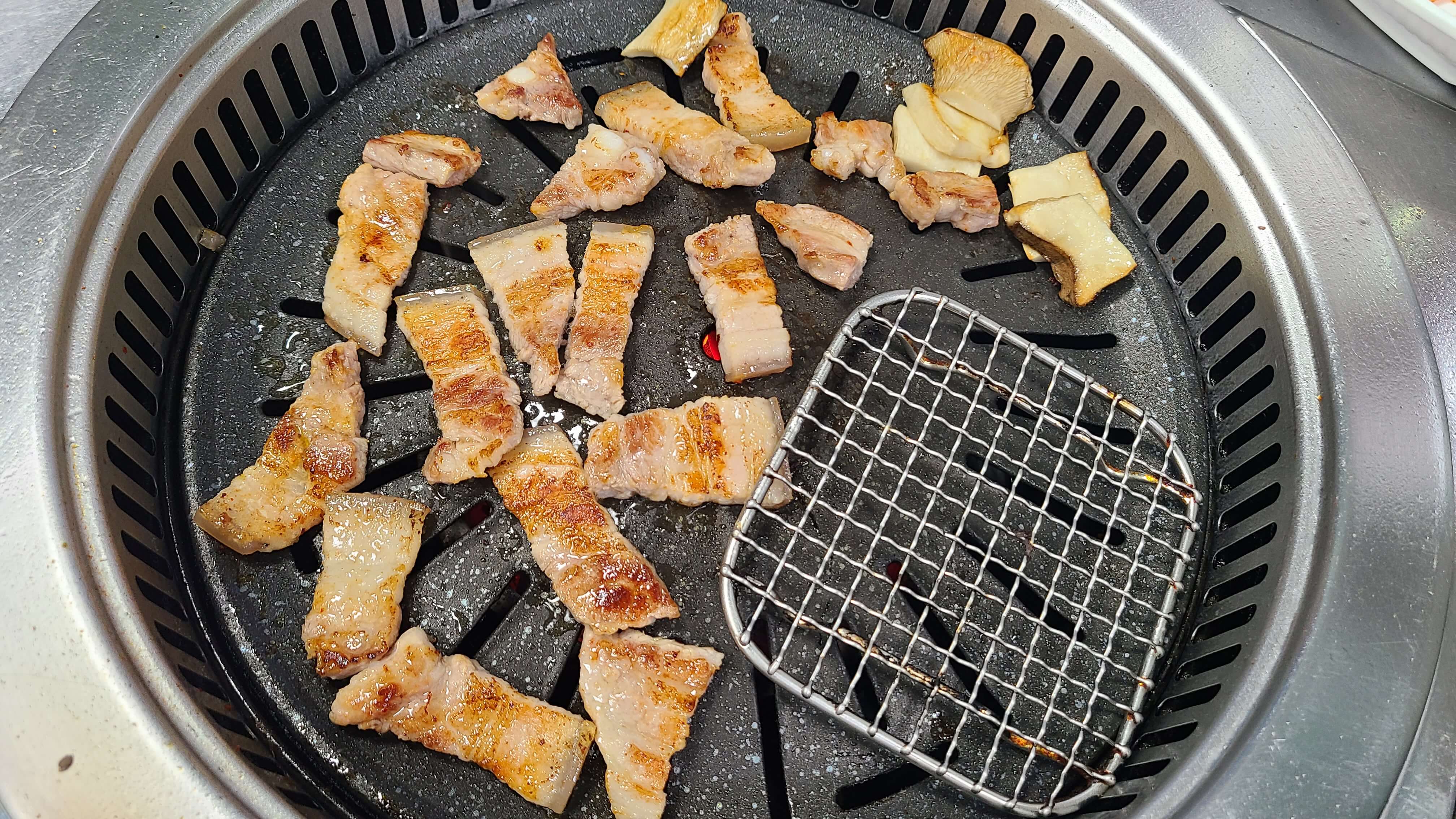 최대포-국내산-제주도-삼겹살-굽기