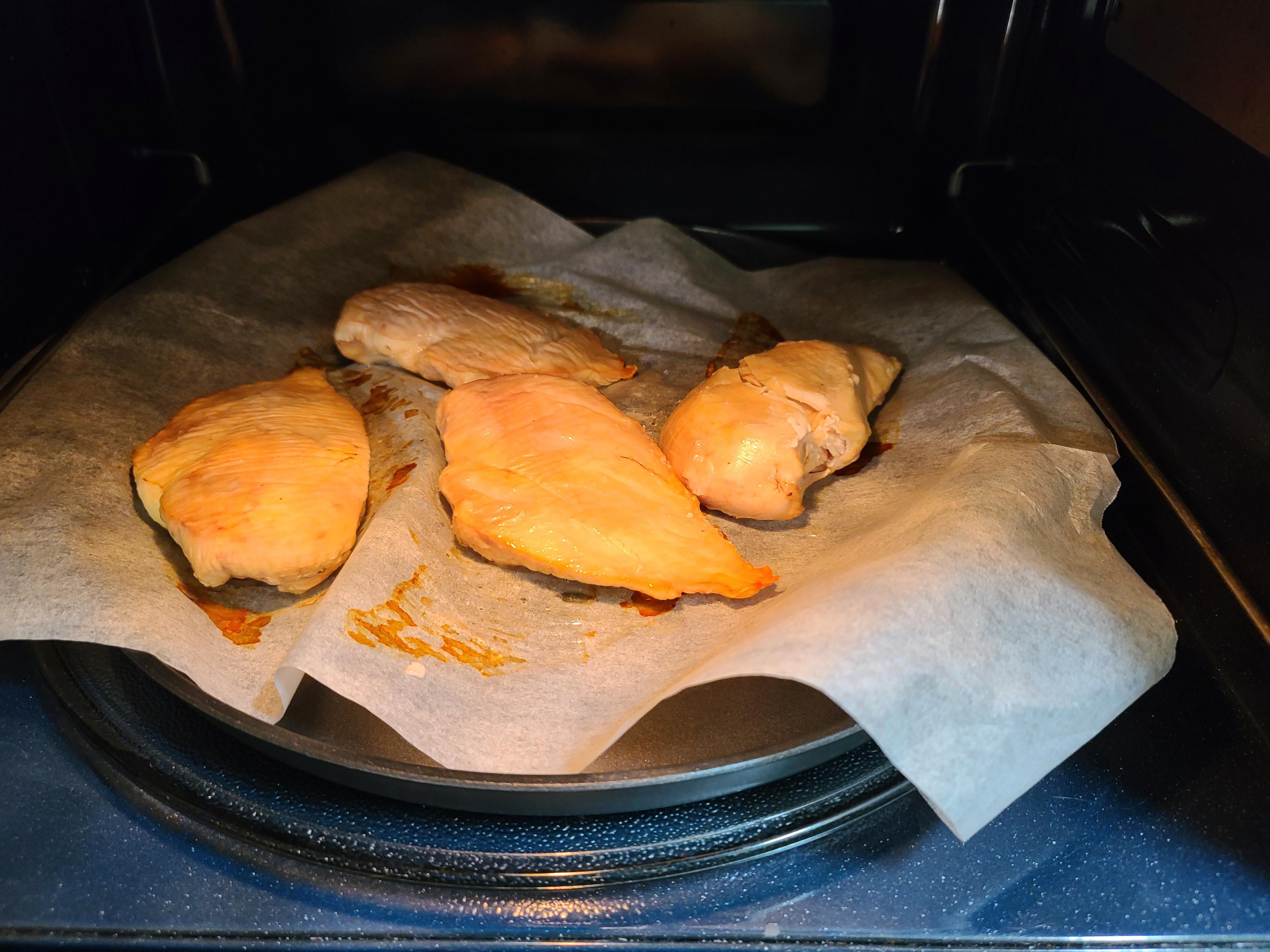 사람말 알아듣는 고양이. 사료를 먹지않는 고양이.