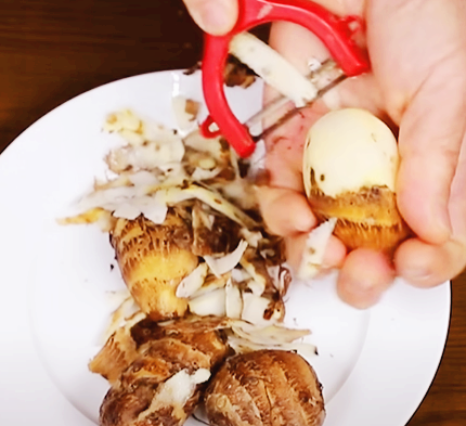 감자칼로 벗기기