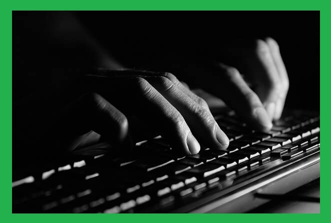 키보드-치는-손가락