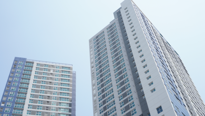 빌딩을 아래에서 본 모습