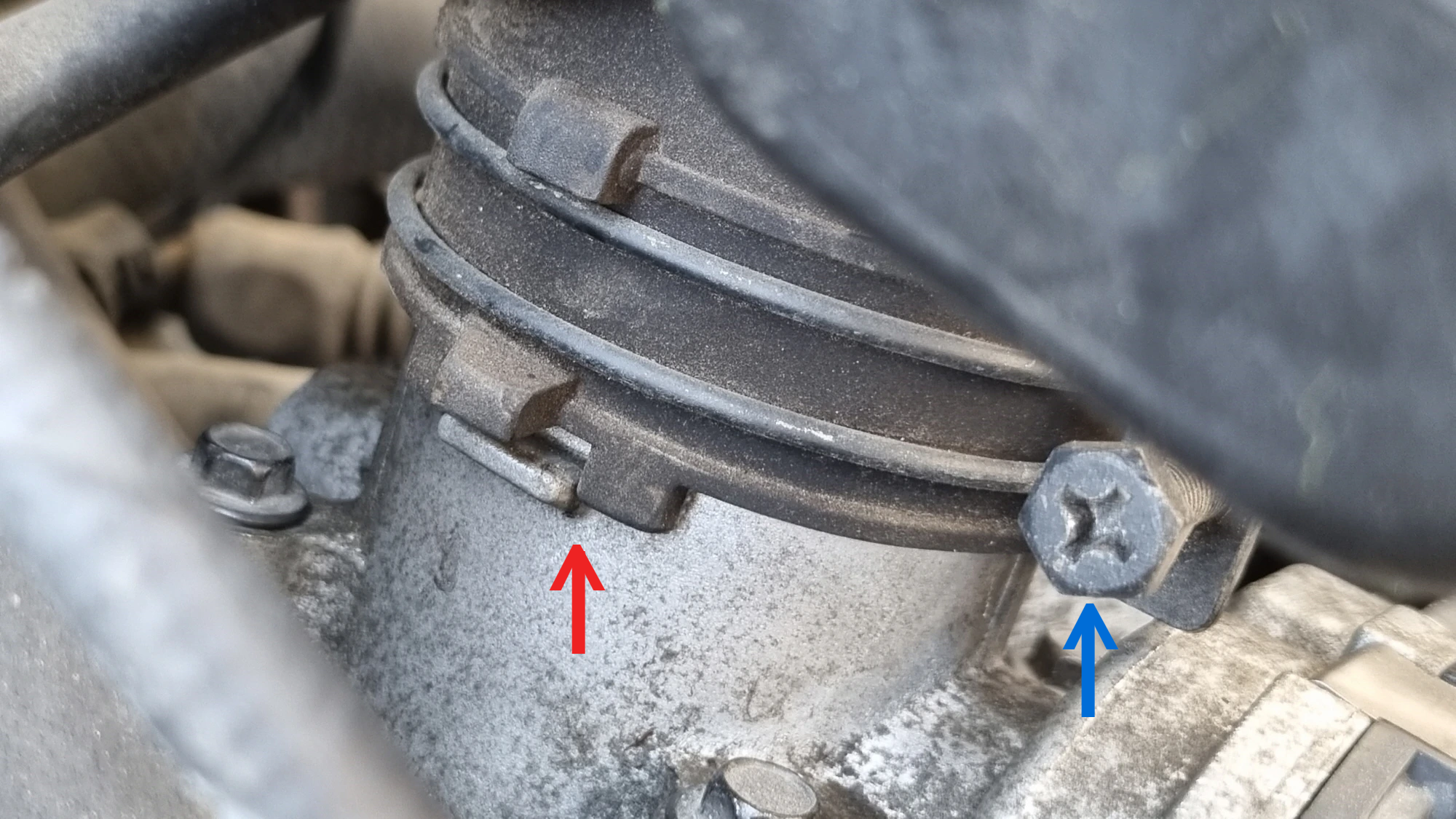 인테이크 파이프 끼운 모습