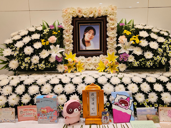 지난 29일 경기 수원시 아주대학교병원 장례식장에 마련된 고(故) 김혜빈씨 빈소에 걸려있는 영정. 김씨는 지난 3일 최원종이 벌인 성남 분당 흉기난동 사건의 피해자다. [사진=뉴시스]