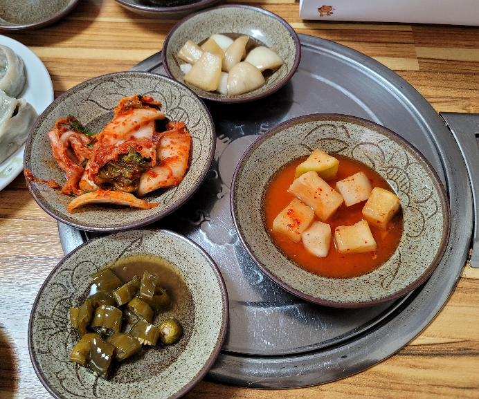 능이랑추어랑 기본 반찬