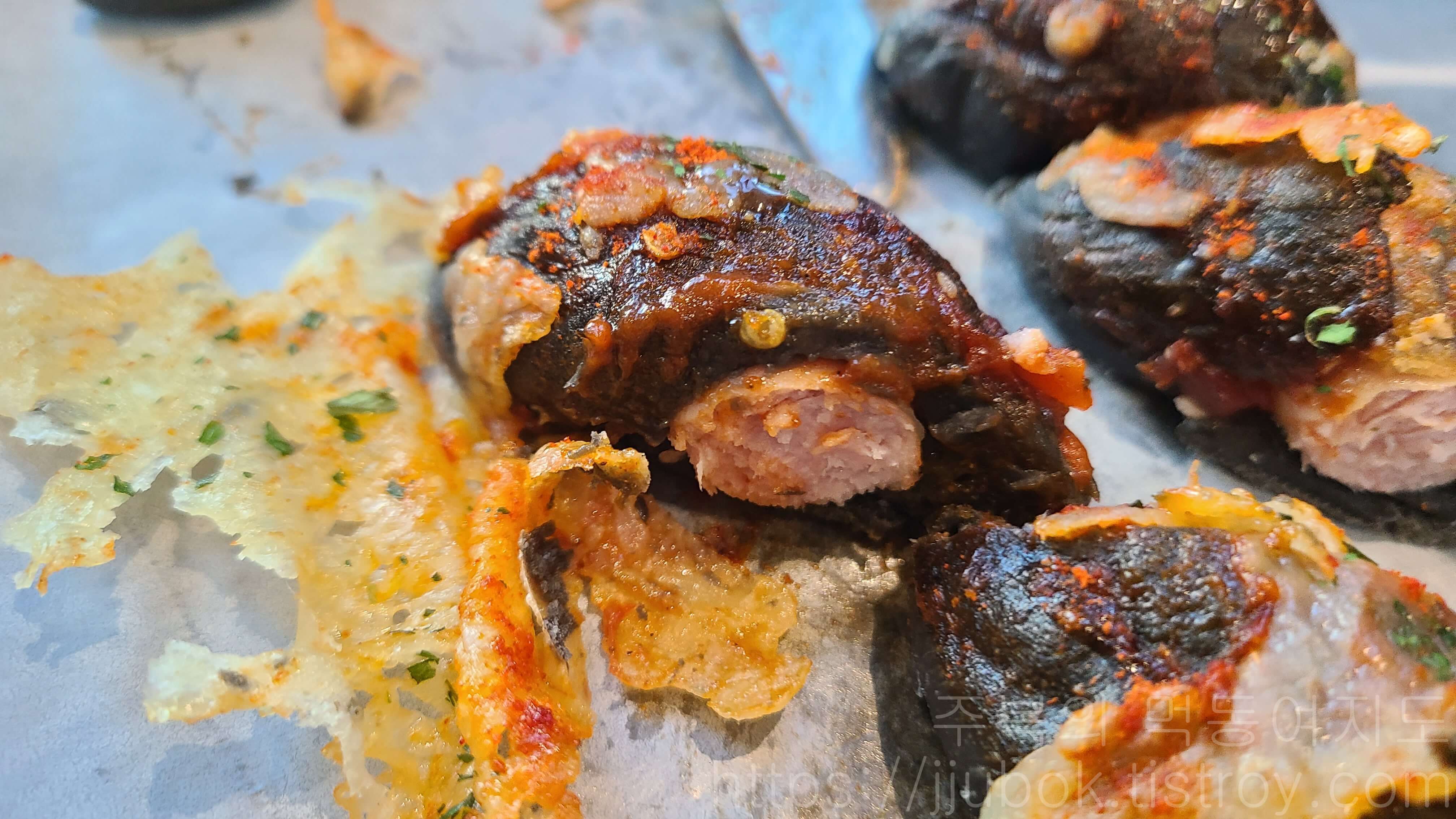 앤드-테라스-AND-TERRACE-파주점-매콤-소시지-맛