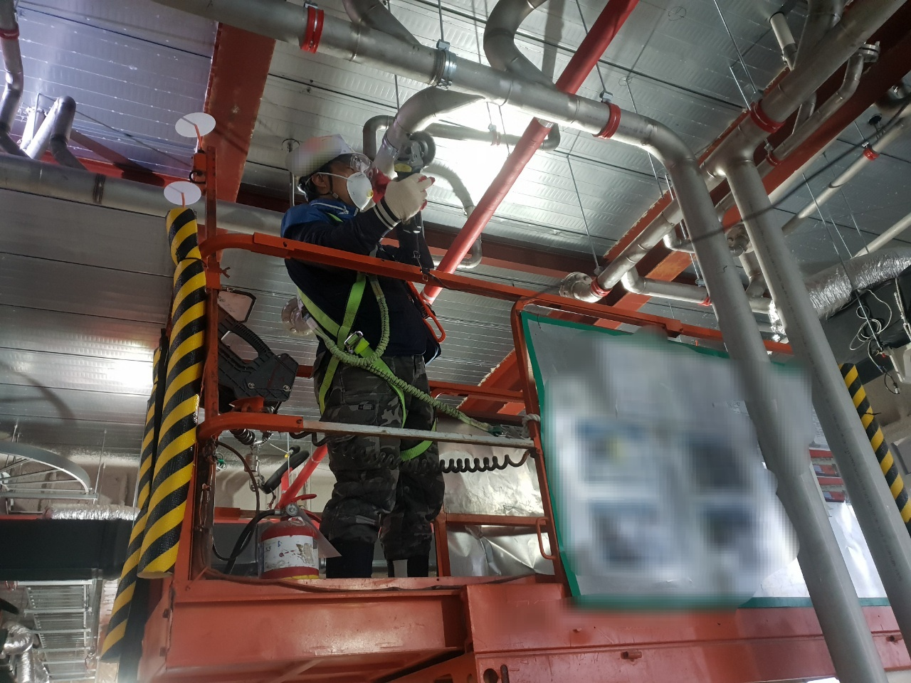 현장에서_작업중인_실제_용접공