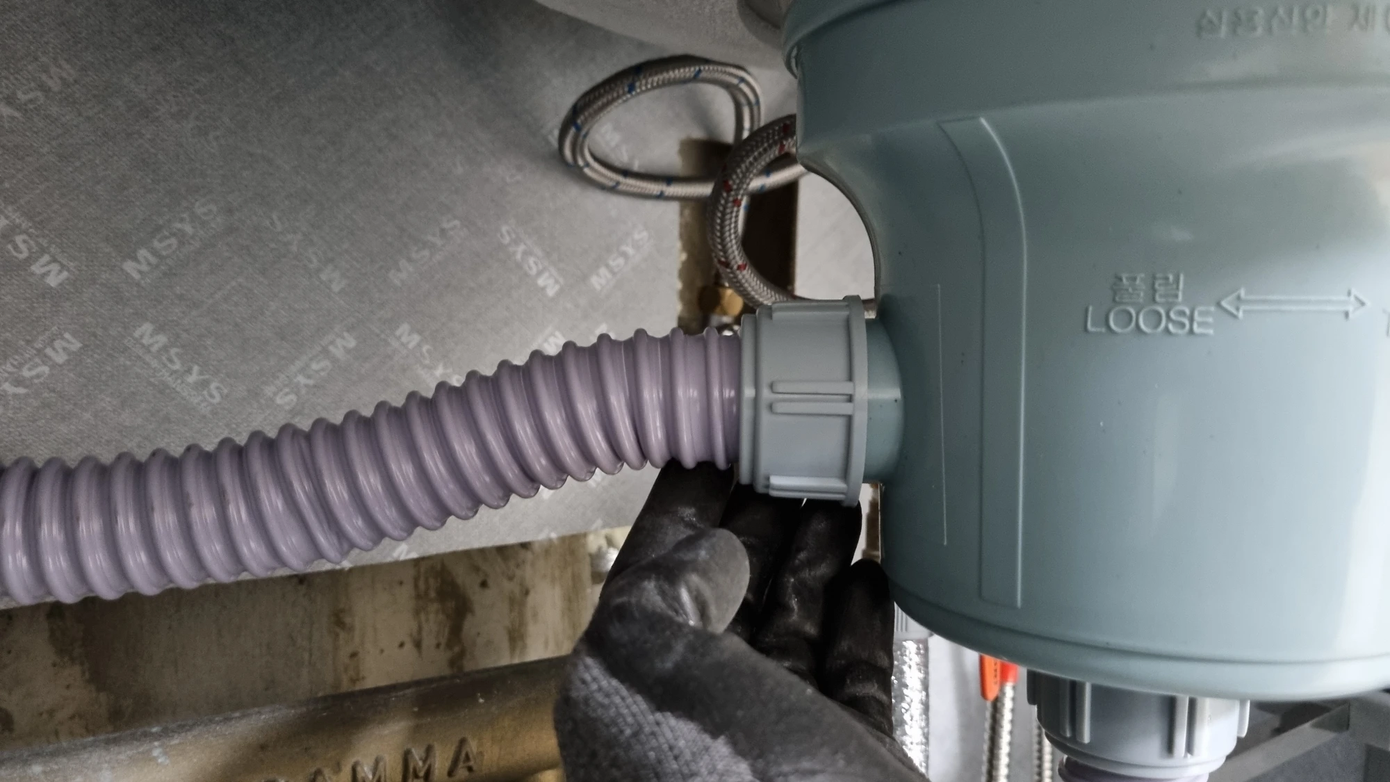 배관 연결 너트